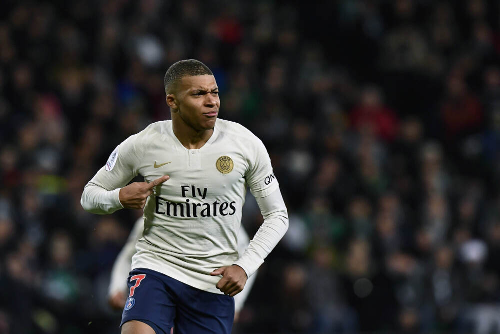 三大展台蓄势待发，中集车辆“唯有星链”燃动2025中国国际商用车展